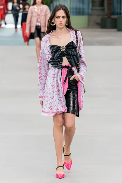 Look 30